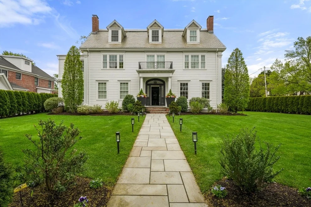 Unit for sale at 1005 Centre St, Newton, MA 02459