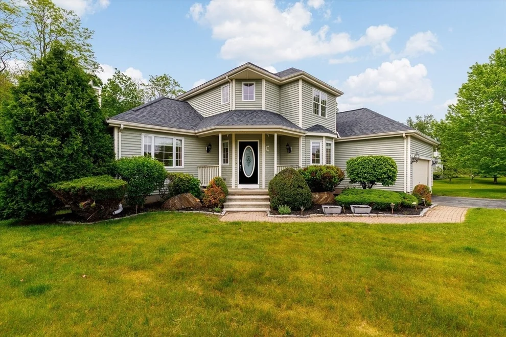 Unit for sale at 8 Cardinal Cir, Shrewsbury, MA 01545
