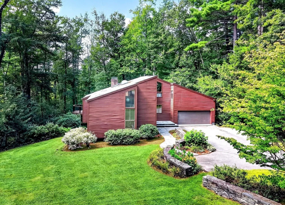 Unit for sale at 26 Old Stagecoach Rd, Bedford, MA 01730