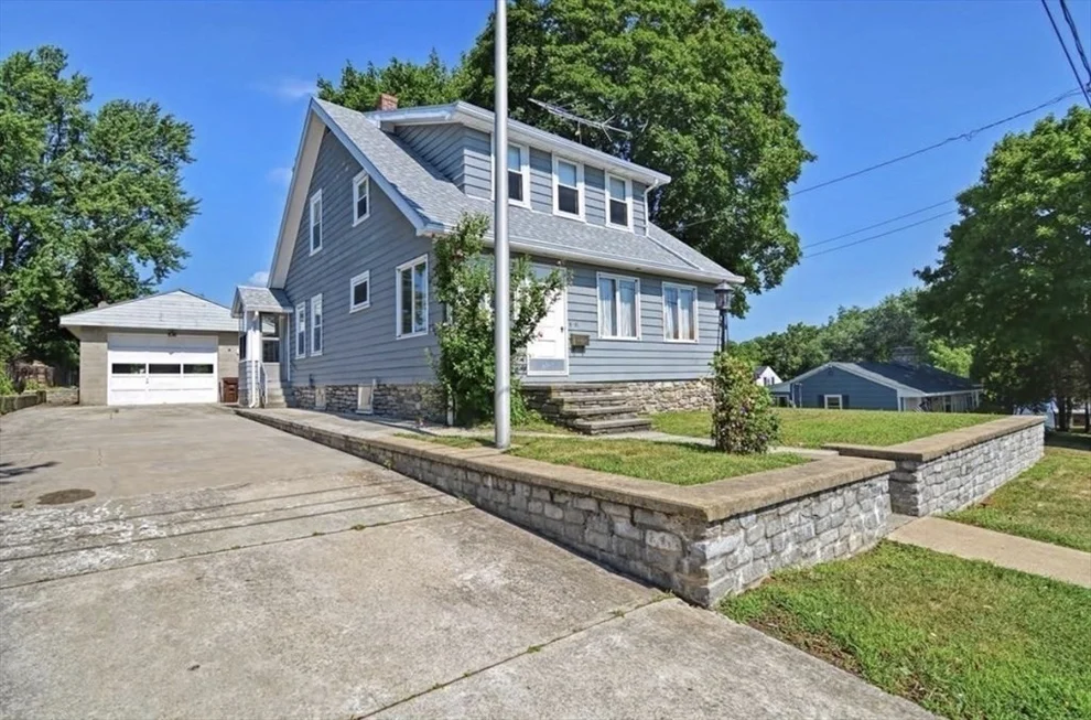 Unit for sale at 41 Highland St, Auburn, MA 01501