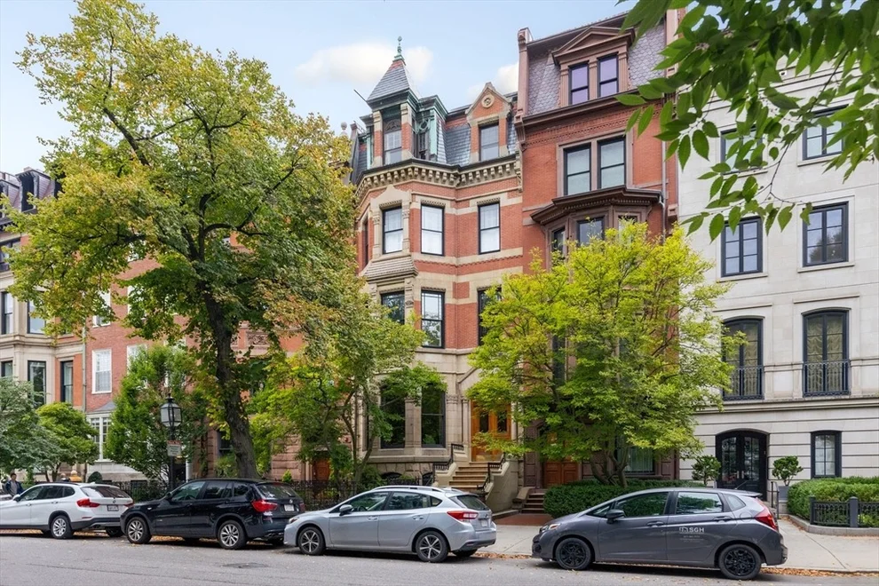 Unit for sale at 165 Commonwealth Avenue, Boston, MA 02116