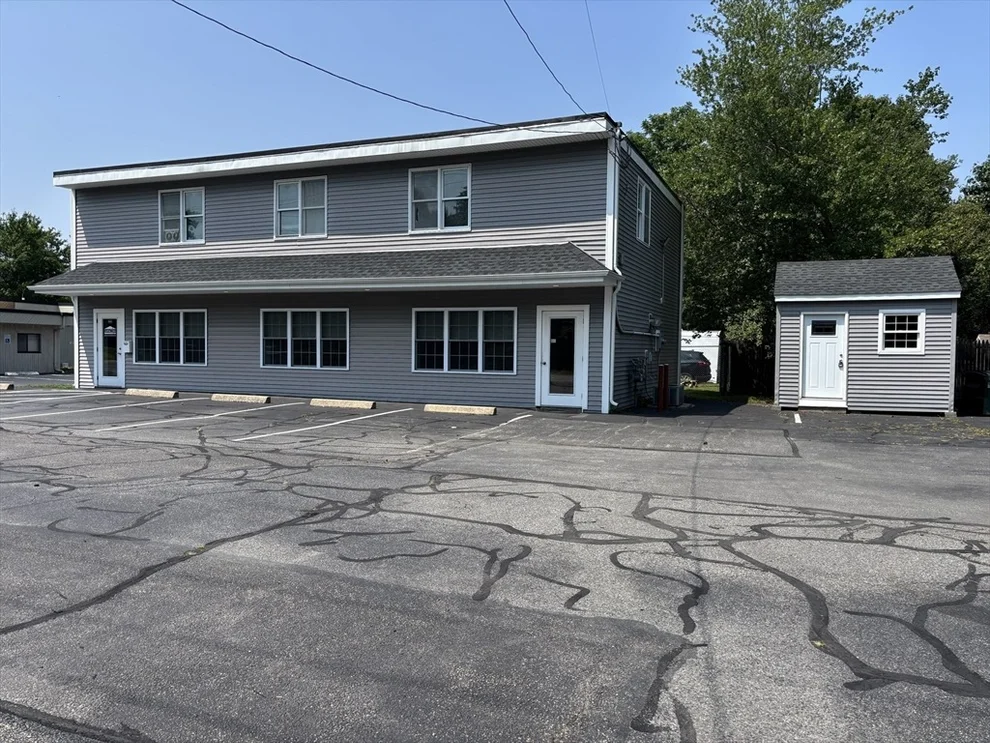 Unit for sale at 824 Taunton Ave, Seekonk, MA 02771