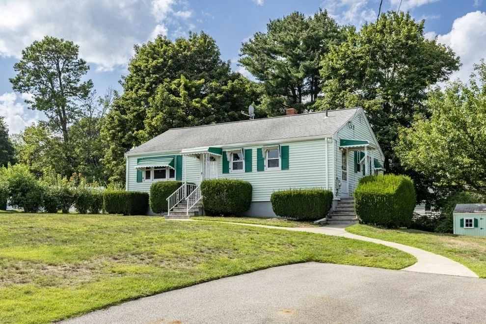 Unit for sale at 31 Anna Rd, Woburn, MA 01801