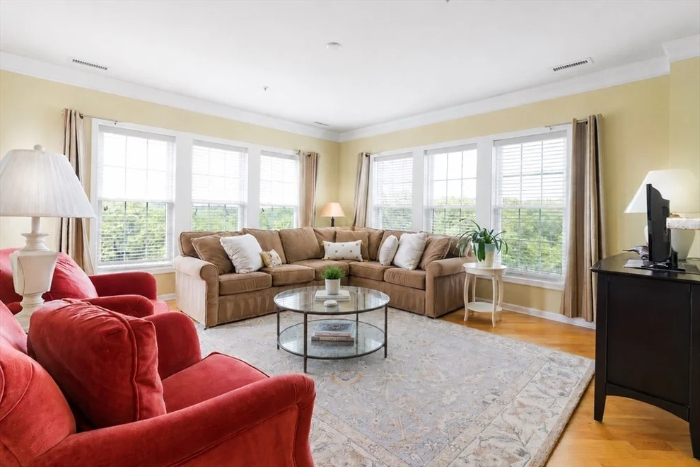 Unit for sale at 9 Morgan Dr, Natick, MA 01760