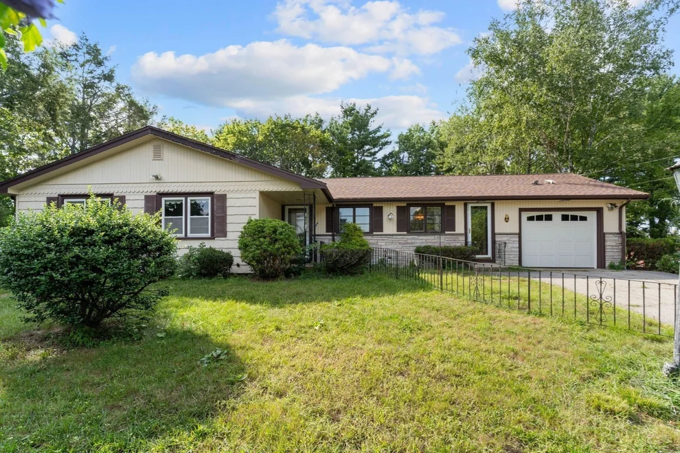 Unit for sale at 28 Richardi Lane, Braintree, MA 02184