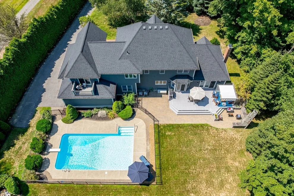 Unit for sale at 3 Colonial Way, Shrewsbury, MA 01545