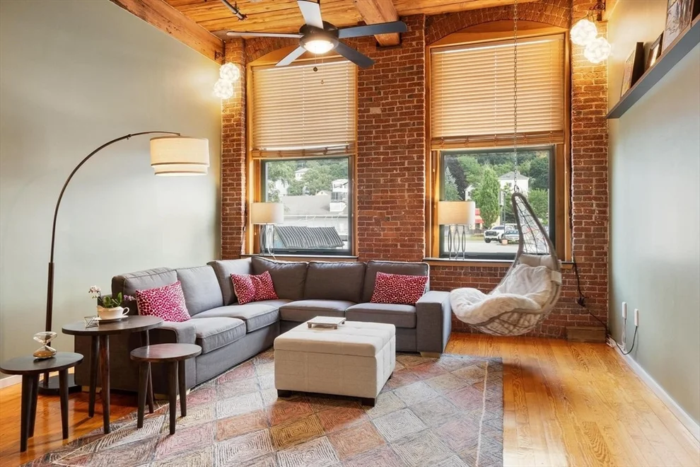 Unit for sale at 1 Envelope Ter, Worcester, MA 01604