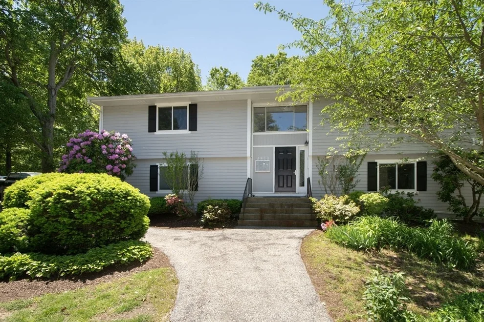 Unit for sale at 10 Beals Cove Rd, Hingham, MA 02043