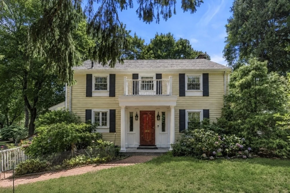 Unit for sale at 560 Worcester St, Wellesley, MA 02481