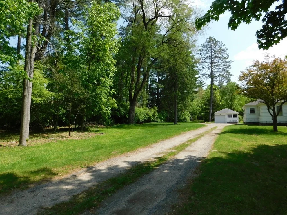 Unit for sale at 225 Rockingham Rd, Londonderry, NH 03053
