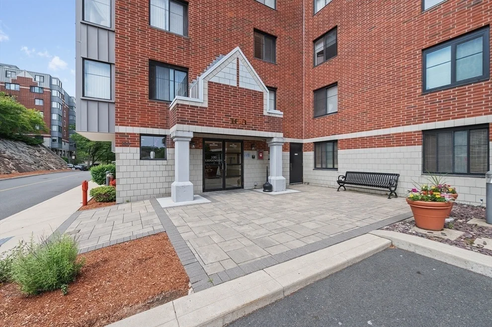 Unit for sale at 100 Ledgewood Dr, Stoneham, MA 02180