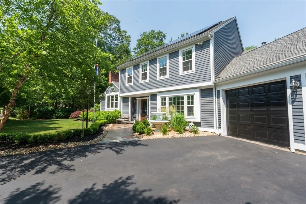 Unit for sale at 5 Hammersmith Dr, Saugus, MA 01906