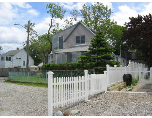 Unit for sale at 129 Fort Point Rd, Weymouth, MA 02191