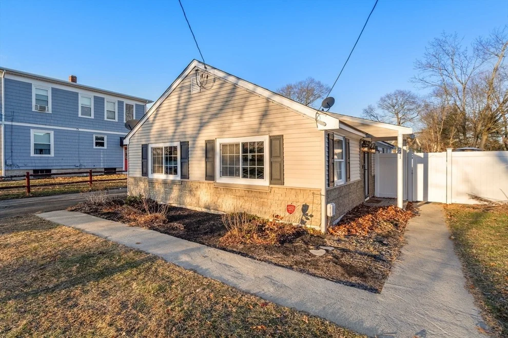 Unit for sale at 241 Mendon Rd, Attleboro, MA 02703