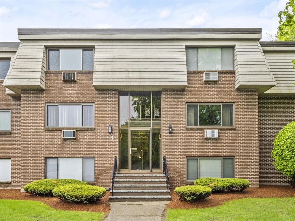 Unit for sale at 14 Hallmark Gdns, Burlington, MA 01803