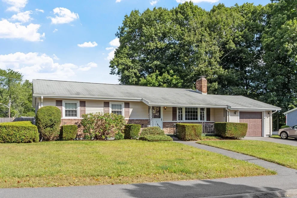Unit for sale at 6 Fuller Dr, Marlborough, MA 01752