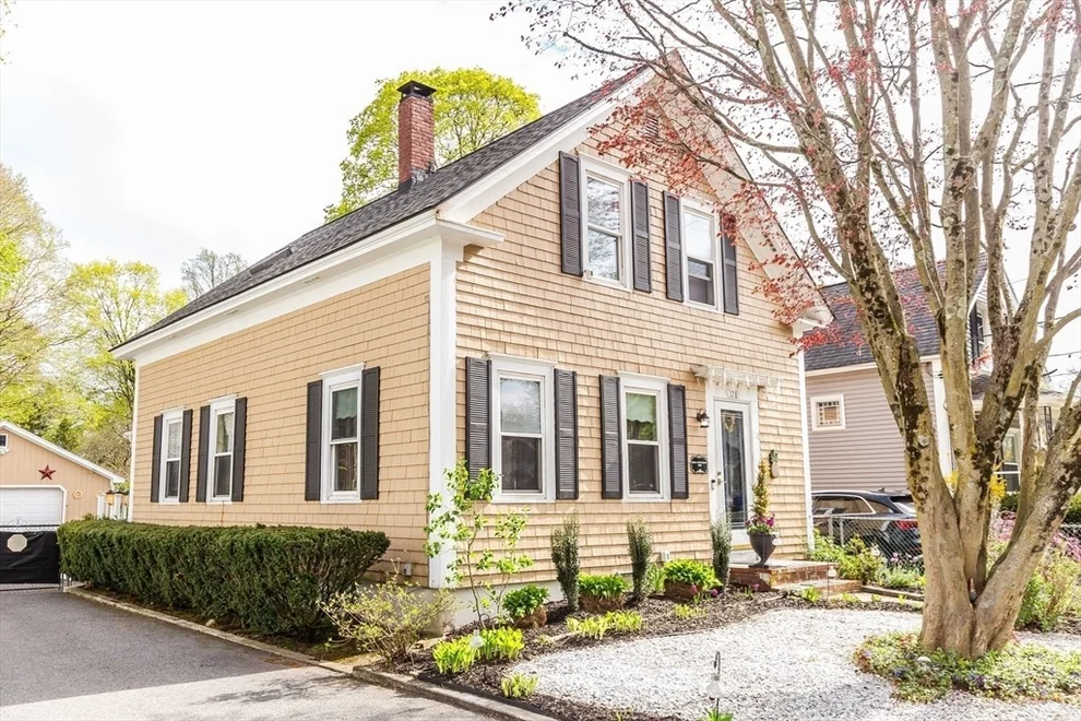 Unit for sale at 178 Oak St, Taunton, MA 02780