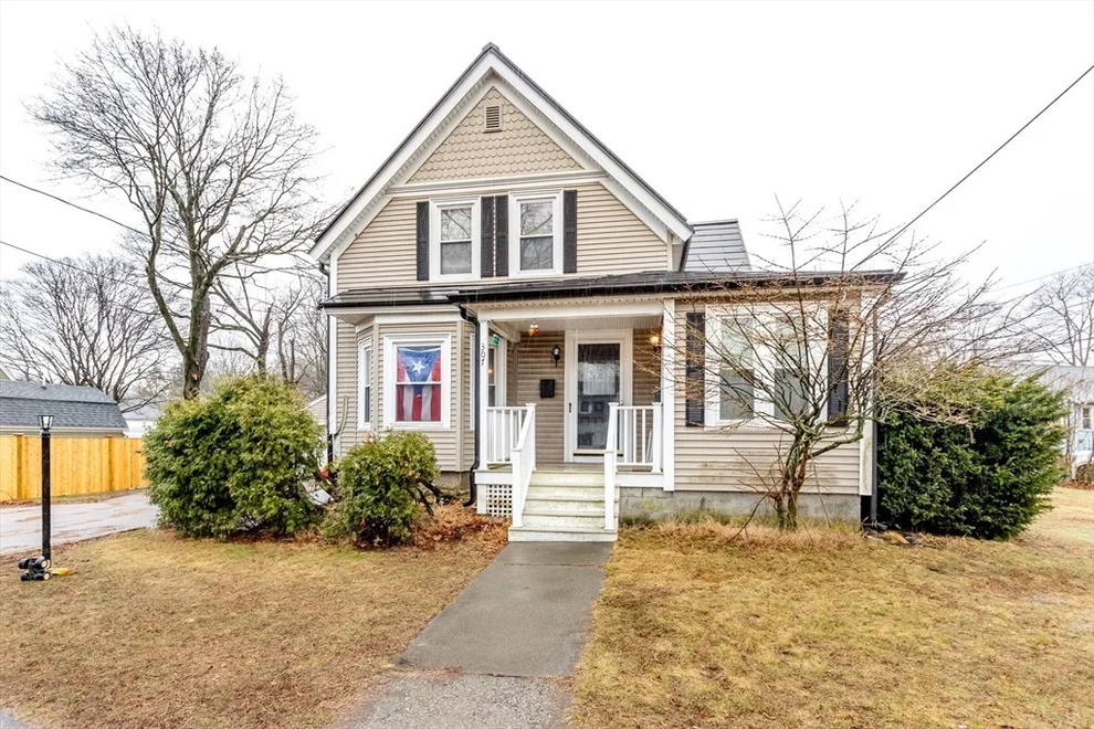 Unit for sale at 307 Pleasant St, Weymouth, MA 02190
