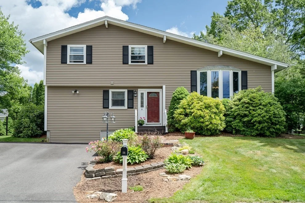 Unit for sale at 14 Simmons Dr, Milford, MA 01757
