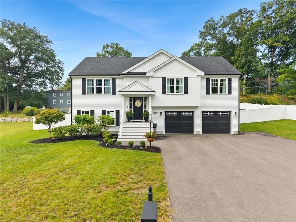 Unit for sale at 29 Phyllis Rd, Taunton, MA 02780