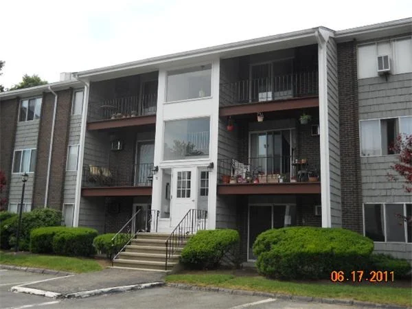 Unit for sale at 6 Woodcrest Court, Weymouth, MA 02190