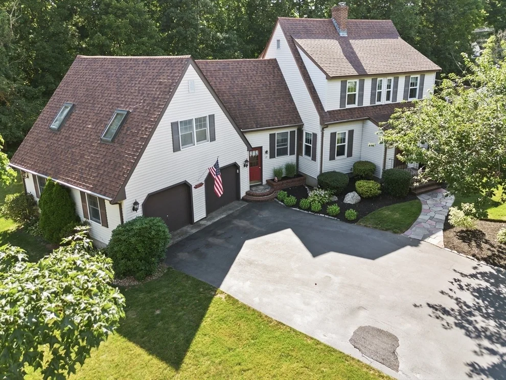 Unit for sale at 17 Perry Ave, Lynnfield, MA 01940