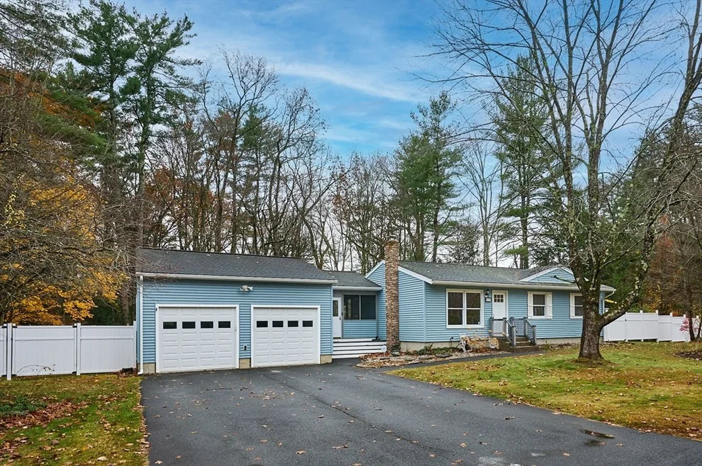 Unit for sale at 12 Kingsberry Ln, Southampton, MA 01073