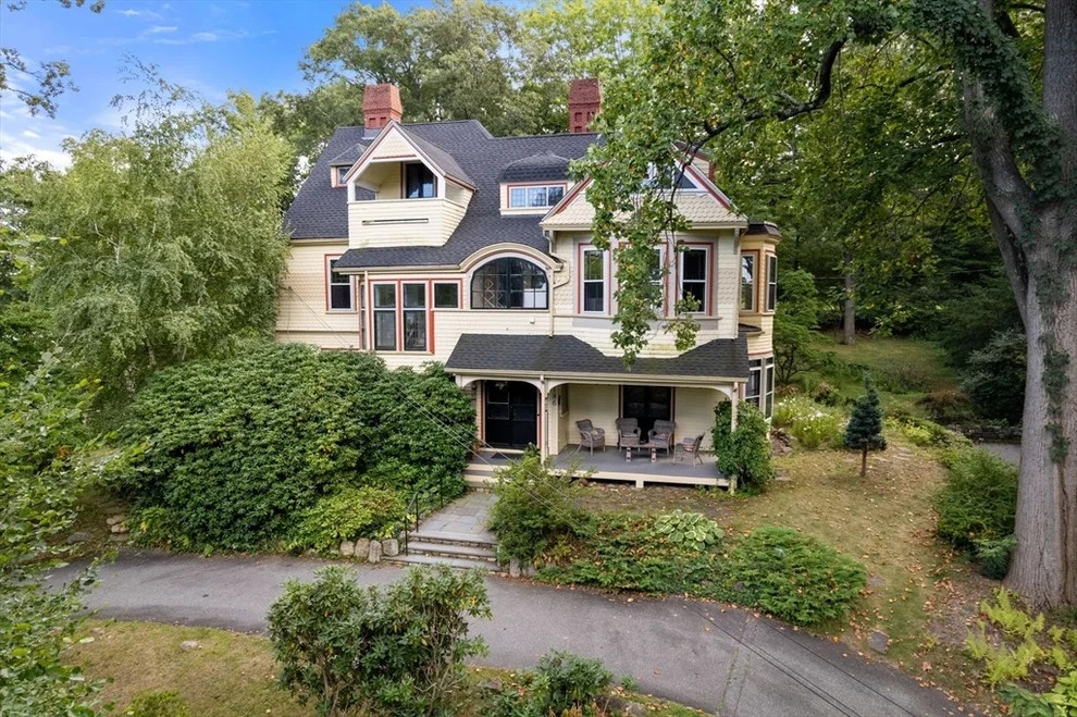 Unit for sale at 186 Highland Ave, Newton, MA 02465