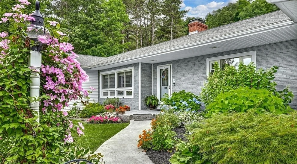 Unit for sale at 6 Black Hill Rd, Paxton, MA 01612