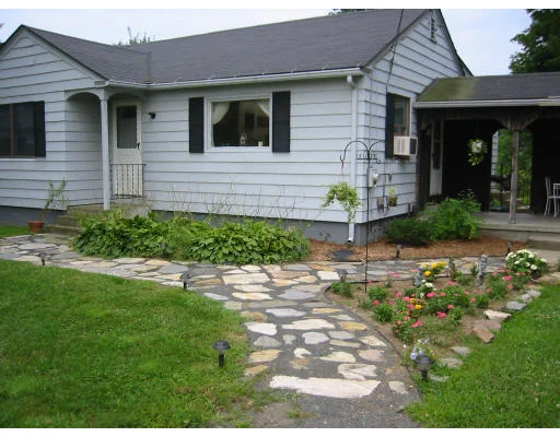 Unit for sale at 679 Amherst Rd, Sunderland, MA 01375