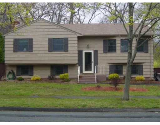 Unit for sale at 35 Meadow Dr, Middleton, MA 01949