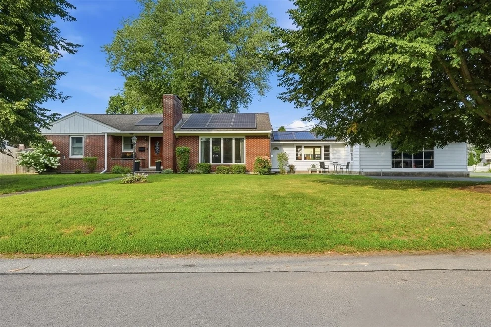 Unit for sale at 7 Pincushion Rd, Framingham, MA 01702