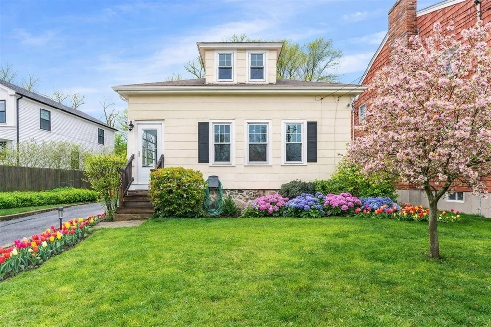 Unit for sale at 222 Windsor Ave, Swampscott, MA 01907