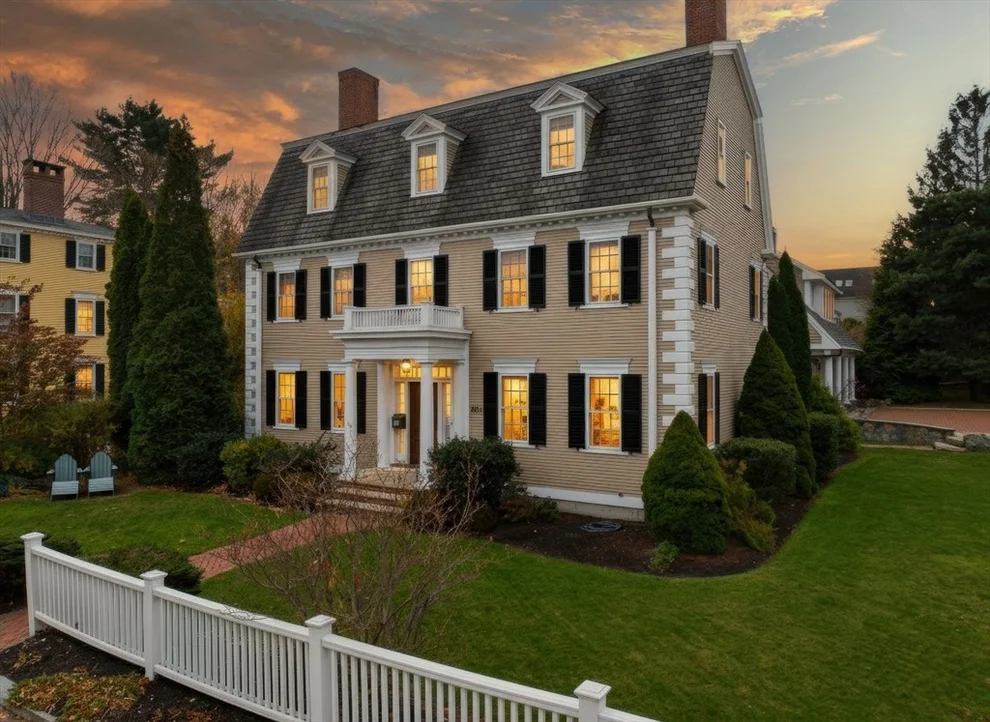 Unit for sale at 287 1/2 High Street, Newburyport, MA 01950