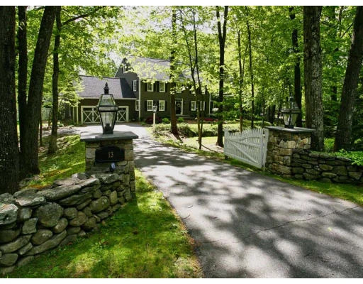 Unit for sale at 13 Ledge Hill Rd, Southborough, MA 01772