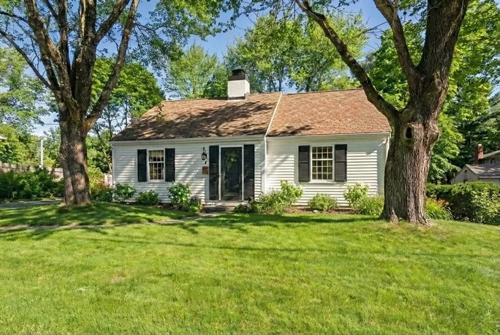 Unit for sale at 2 Woodbine Ln, Hingham, MA 02043