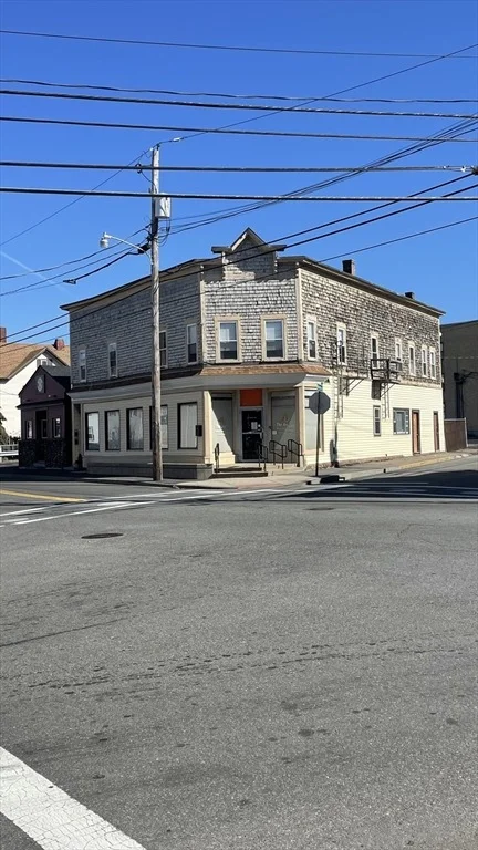 Unit for sale at 437 Bay St, Taunton, MA 02780