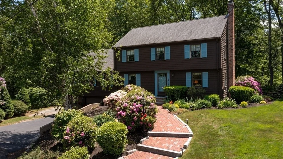 Unit for sale at 5 Cape Cod Ln, Hingham, MA 02043