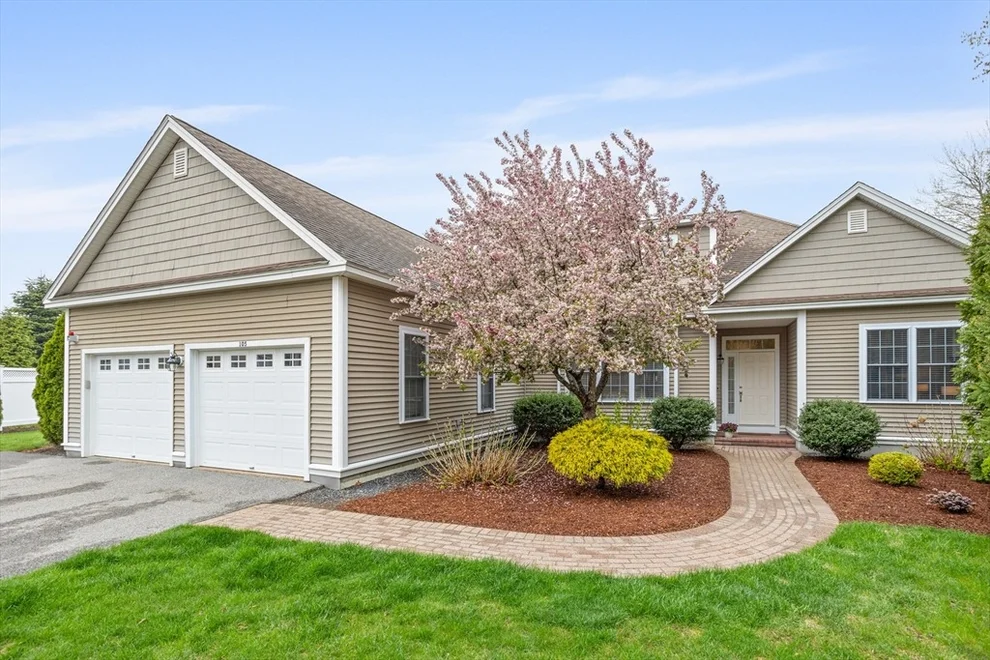 Unit for sale at 105 Candlewood Ln, Clinton, MA 01510