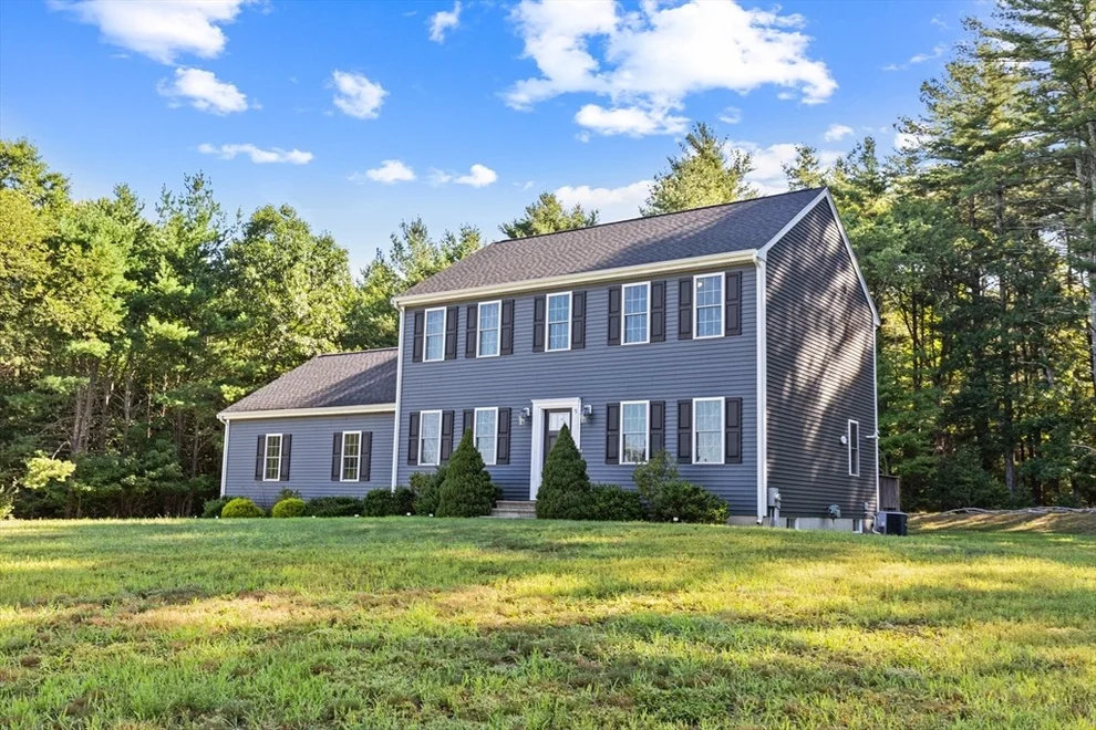 Unit for sale at 9 Shamrock Ln, Lakeville, MA 02347