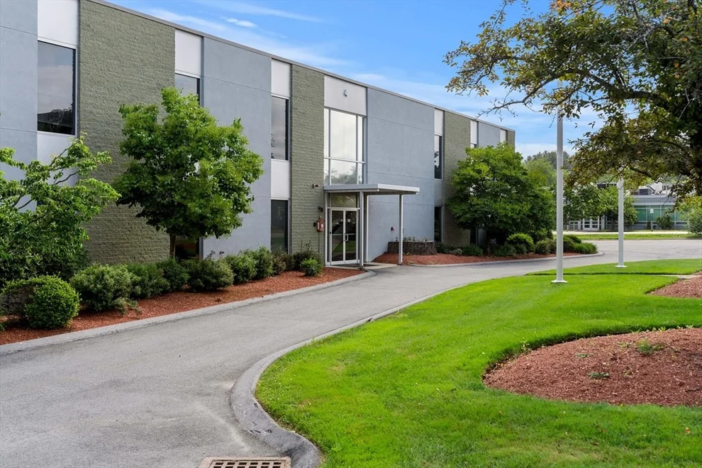 Unit for sale at 4 Preston Ct, Bedford, MA 01730