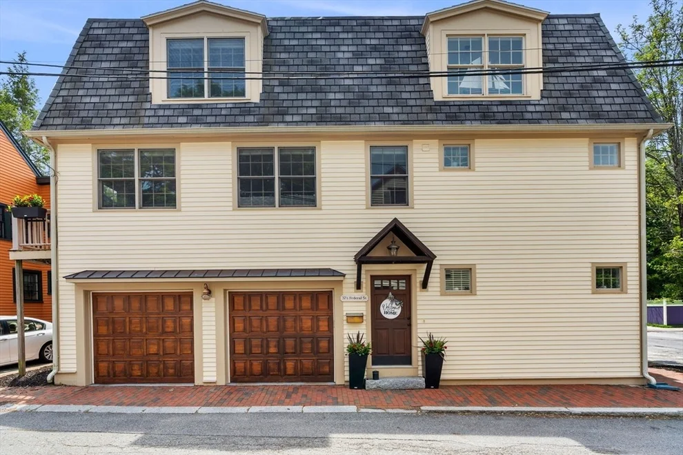 Unit for sale at 37-1/2 Federal St, Newburyport, MA 01950