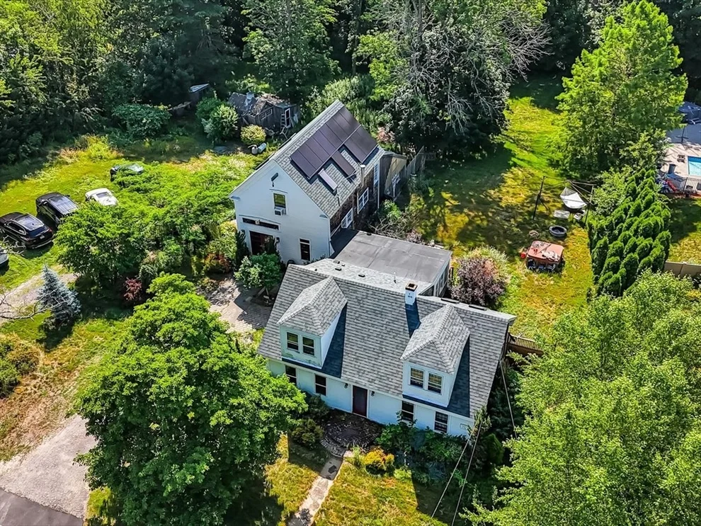 Unit for sale at 418 E Washington St, Hanson, MA 02341