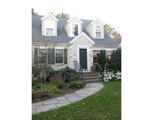 Unit for sale at 6 Cliffside Rd, Marblehead, MA 01945