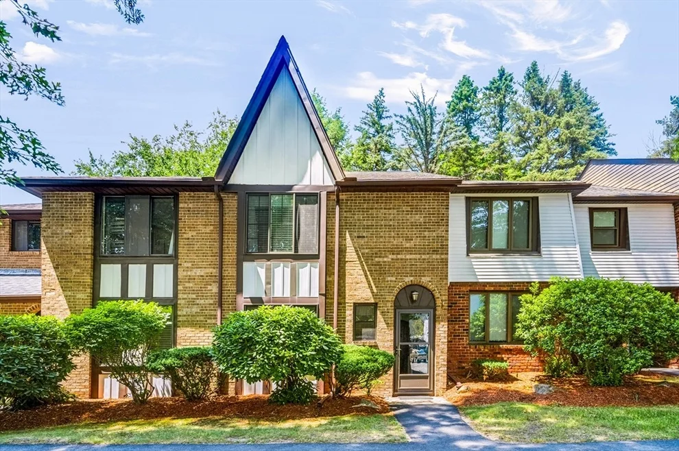 Unit for sale at 8 Cobblestone Ln, Worcester, MA 01606