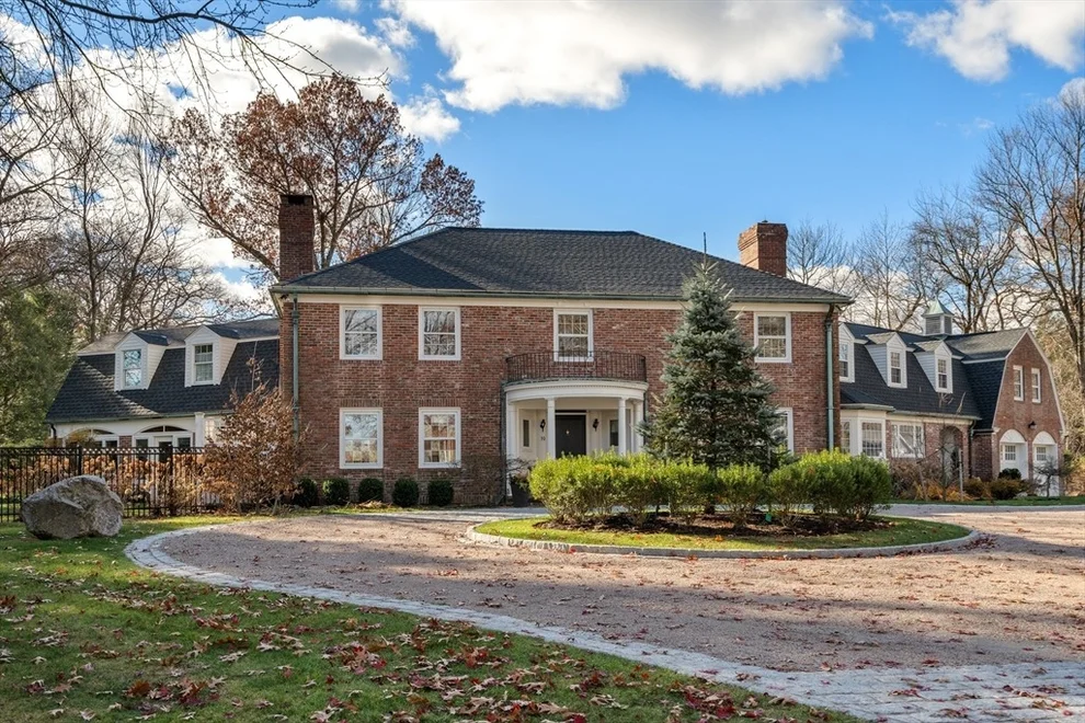 Unit for sale at 30 Highland Ln, Milton, MA 02186