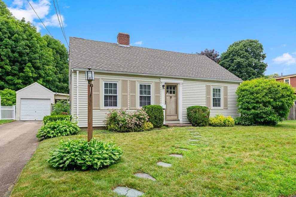 Unit for sale at 9 Auburn Rd, Beverly, MA 01915