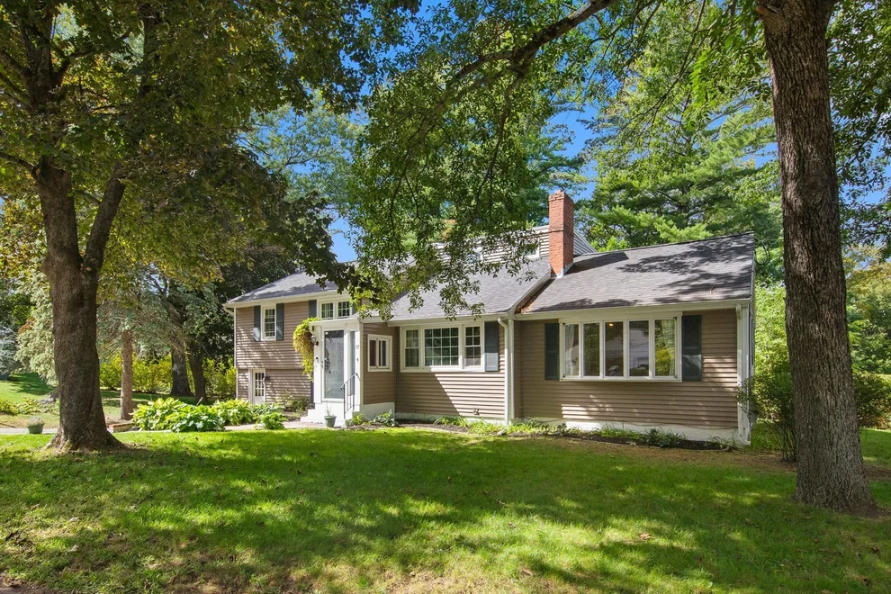 Unit for sale at 17 Rich Rd, Woburn, MA 01801