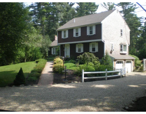 Unit for sale at 196 Pine St, Duxbury, MA 02332