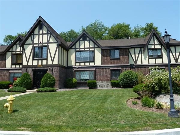 Unit for sale at 16 Royal Lake Dr, Braintree, MA 02184